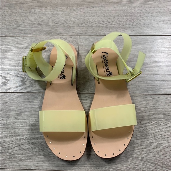 L’intervalle Linn Yellow Clear Sandals - Picture 6 of 13